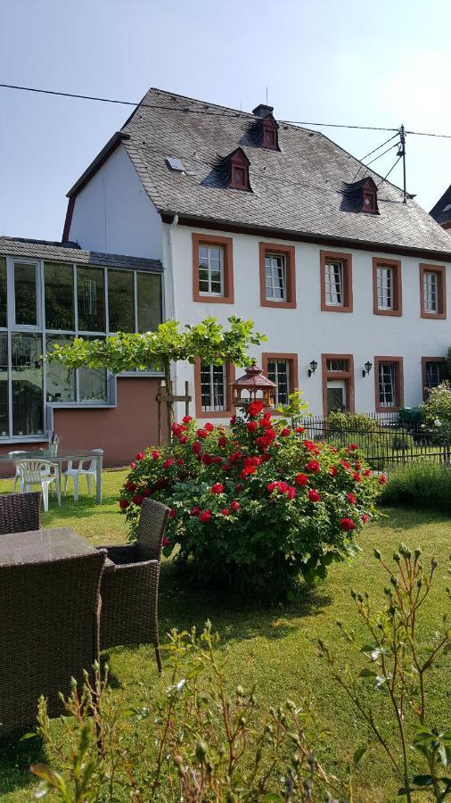 Ferienwohnung Altes Pfarrhaus Mit Flair Und Moselblick Brauneberg Luaran gambar